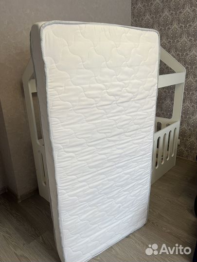 Продам кроватку домик