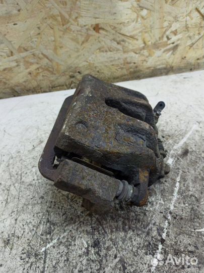 Тормозной суппорт передний левый Land Rover