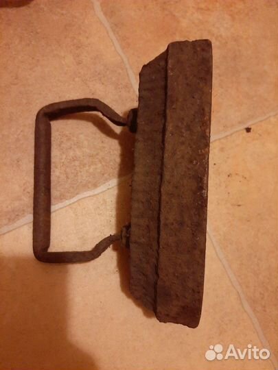 Редкий чугунный утюг