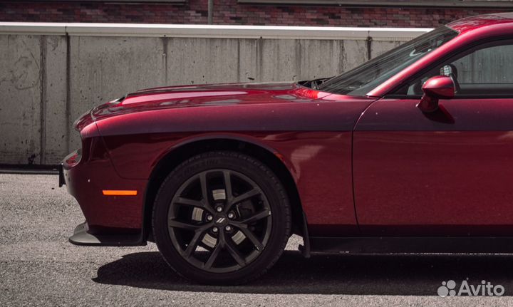 Аренда Dodge Challenger от одной минуты в Москве