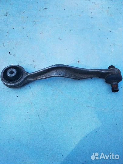 Рычаг правый задний верхний 8E0407510C