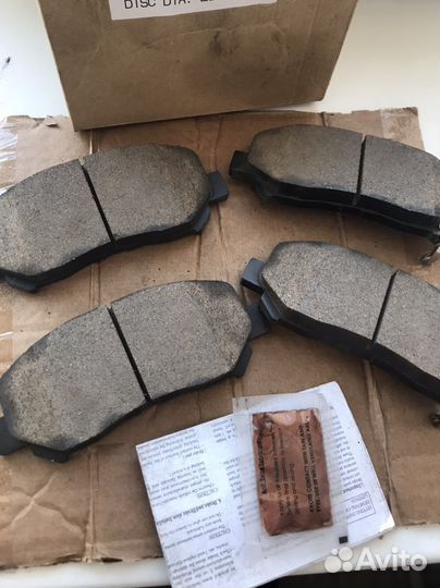 Тормозные колодки передние на mazda