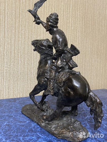 Бронзовая статуэтка « Соколиная охота»