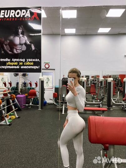 Фитнес тренер тренажерного зала