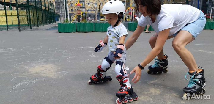 Инструктор по роликовым конькам