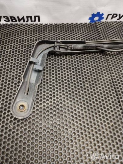 Поводок стеклоочистителя левый Volvo FH4 82485664