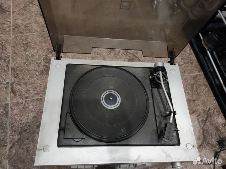 Виниловый проигрыватель