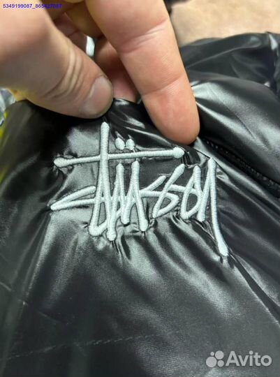 Гладкий пуховик Stussy для стильных зимних дней