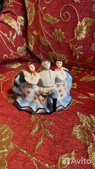 Фарфоровая статуэтка 