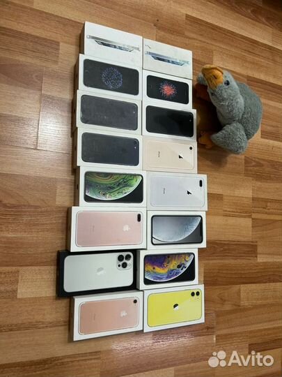 Коробки от Айфонов