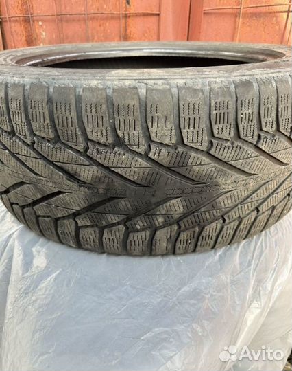 Nokian Tyres Hakkapeliitta R2 SUV 275/45 R20