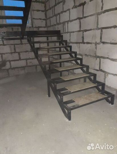 Лестница в частном доме / Металлокаркас