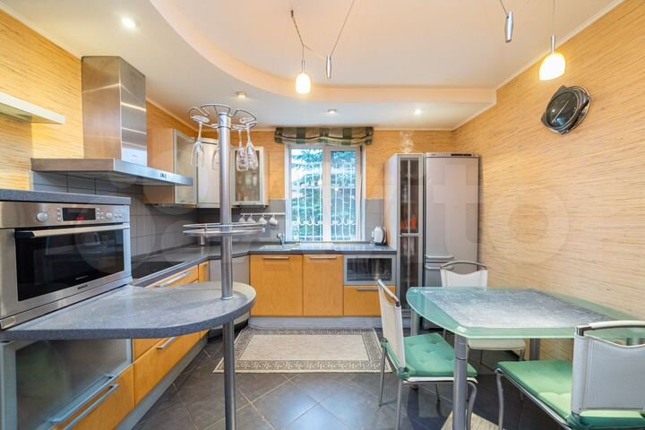 Дом 145 м² на участке 6,5 сот.