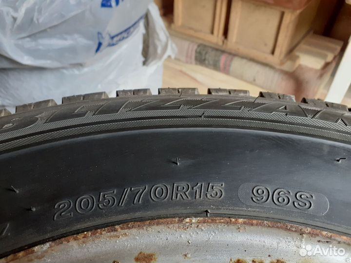 Bridgestone Blizzak Revo GZ 205/70 R15