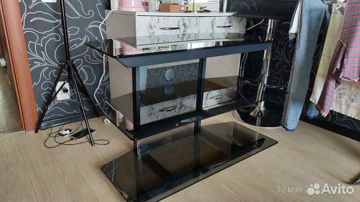 Стол для телевизора