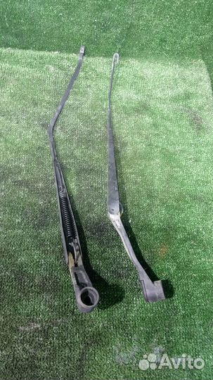 Поводок стеклоочистителя Mitsubishi Lancer Cedia