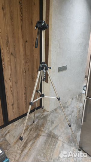 Штатив для фотоаппарата и видео камеры