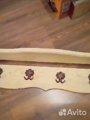 Вешалка деревянная