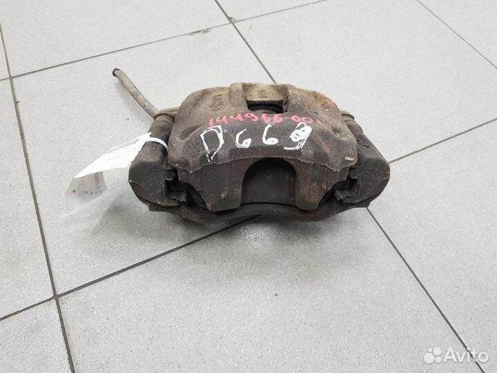 Суппорт тормозной передний правый Toyota Avensis