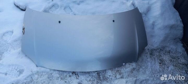 Капот на тойота ист