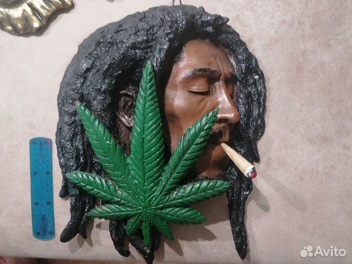 Боб марли с косяком