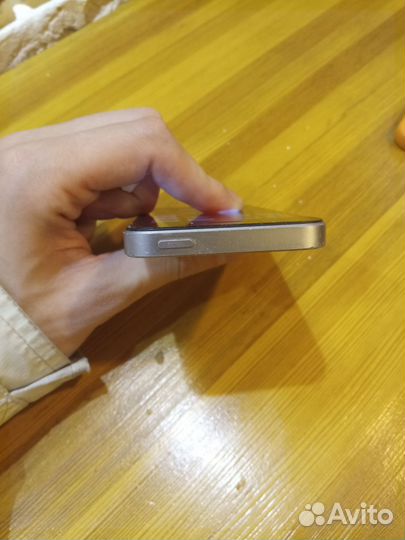 iPhone SE, 32 ГБ