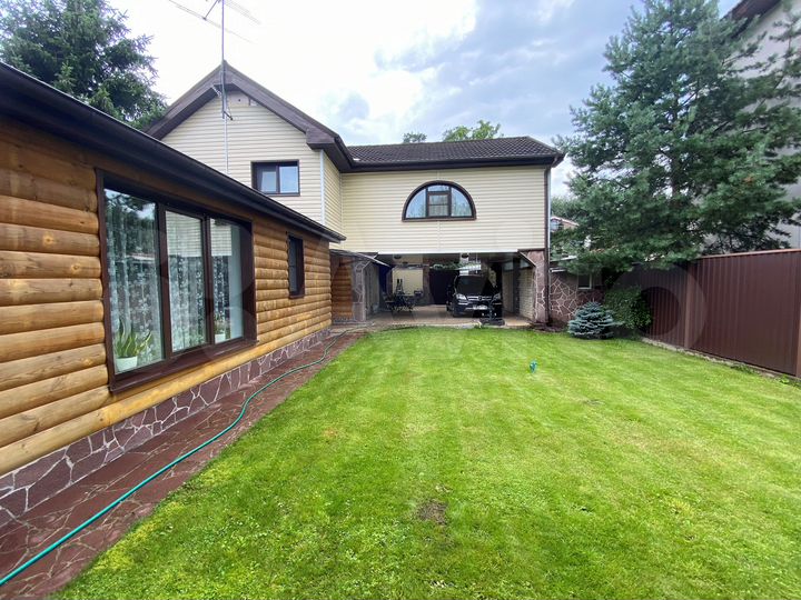 Дом 190 м² на участке 6 сот.