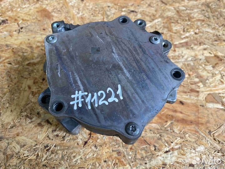 Насос вакуумный Audi A4B8 (8K 2008-2015) 06K 145 1