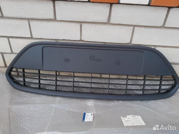 Решетка переднего бампера Ford Focus 2 (рестайл)