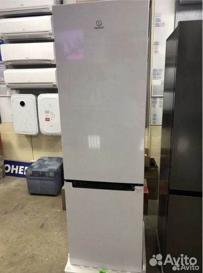 Холодильник Indesit DS 4200 W, высота-200см