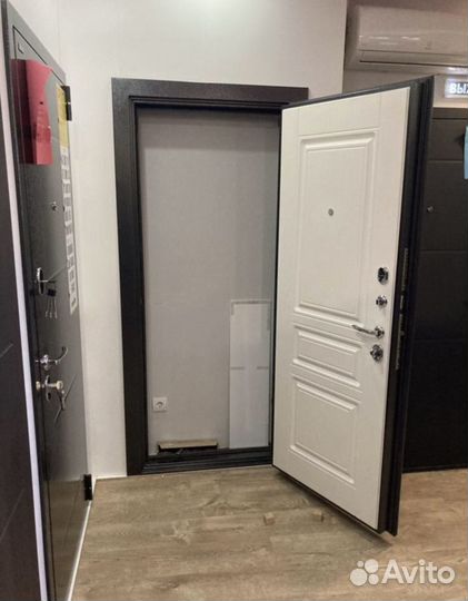Двери входные и межкомнатные на складе