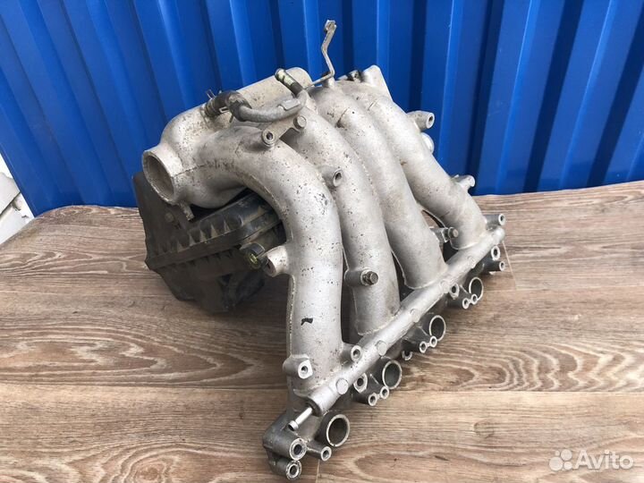 Впускной коллектор Митсубиси Каризма 1.8