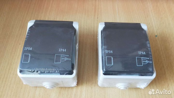 Розетка накладная