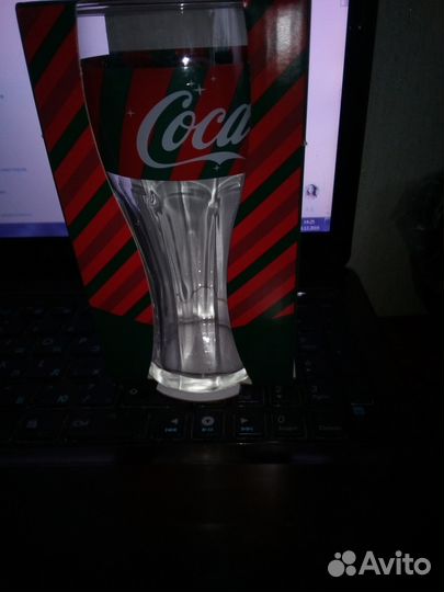 Значки,мяч, часы, игрушки из кока-кола