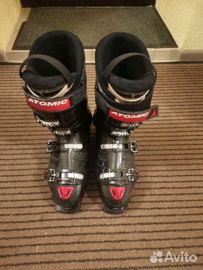 Горнолыжные ботинки atomic