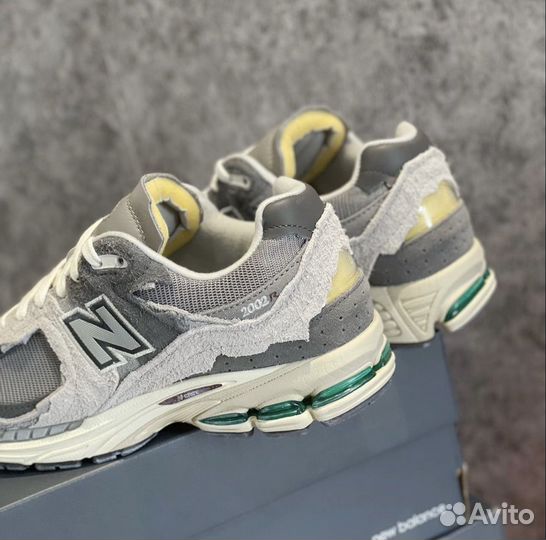 New Balance 2002r