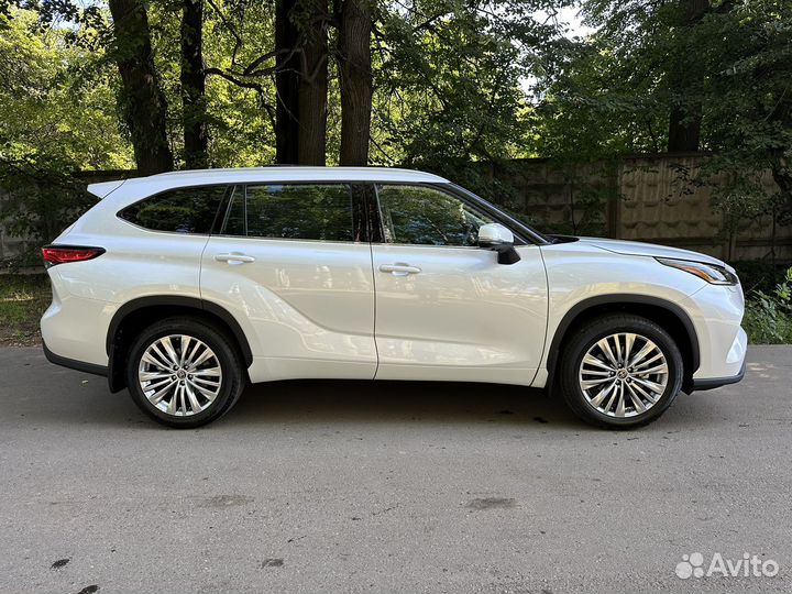 Toyota Highlander 2.4 AT, 2023, 22 км