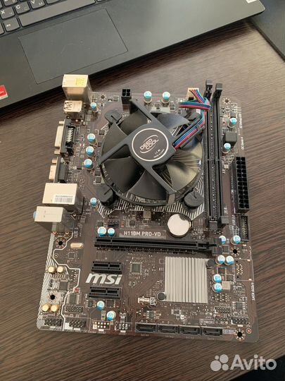 Материнская плата с процессором и кулером