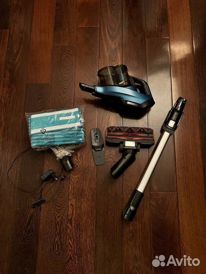 Вертикальный пылесос Philips FC6728 SpeedProAqua