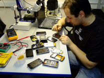 Инженер по ремонту телефонов и планшетов