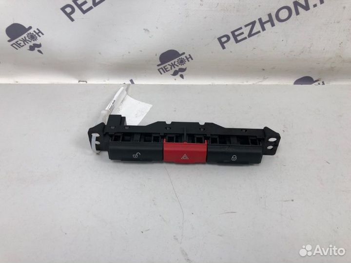 Кнопка аварийной сигнализации Land Rover