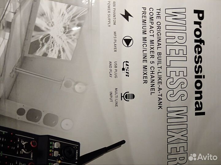 Микшер с двумя встроенными радиомикрофонами