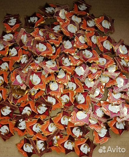 Значок пионерский октябренка влксм, флаг РФ и СССР