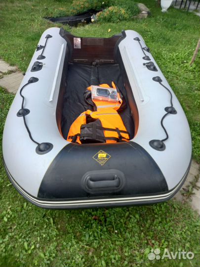 Лодка с мотором