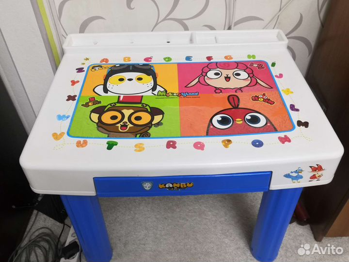 Детский письменный стол и стул