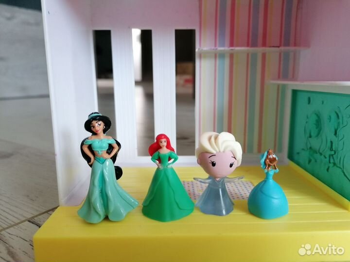 Кукольный домик с принцессами Disney