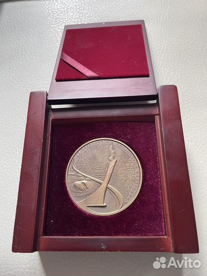 Памятная настольная медаль зимних олимпийских игр