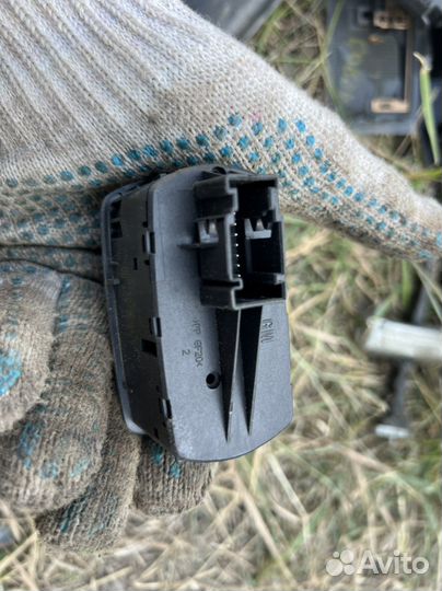 Кнопки стеклоподьемников Opel Corsa D