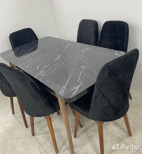 Кухонный стол и стулья новые