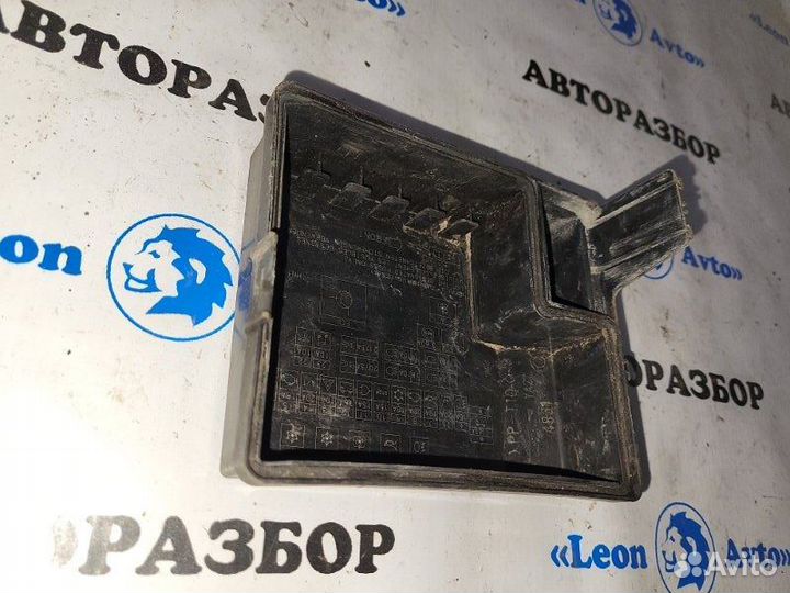 Крышка блока предохранителей Mitsubishi Lancer